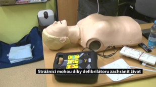 Strážníci mohou díky defibrilátoru zachránit život