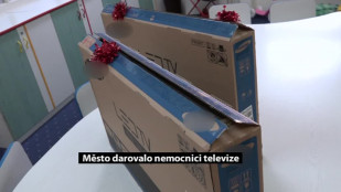 Dětskému oddělení NsP Karviná-Ráj darovalo město k Vánocům televize