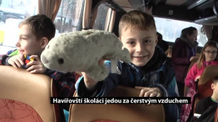 Děti ze základních škol si užívají čerstvého vzduchu na horách