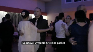 Sportovci vyměnili hřiště za parket