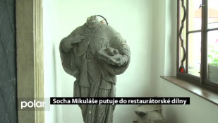 Socha Mikuláše putuje do restaurátorské dílny 