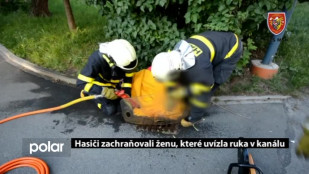 Hasiči zachraňovali ženu, které uvízla ruka v kanálu