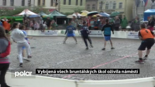 Vybíjená všech bruntálských škol oživila náměstí