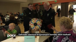 Zahradní slavnost krojovaných horníků déšť nezhatil