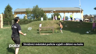 Strážníci městské policie vyjeli s dětmi na kole