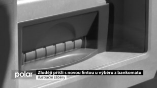 Zloději přišli s novou fintou u výběru z bankomatu