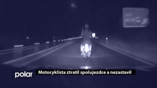 Motocyklista ztratil spolujezdce a nezastavil