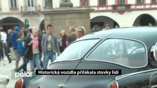 Historická vozidla přilákala stovky lidí 