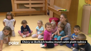 Chůvy ve školkách budou muset zatím platit radnice