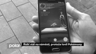 Řidič stál na náměstí, protože lovil Pokémony