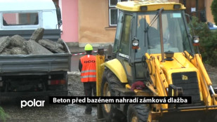 Beton před bazénem nahradí zámková dlažba