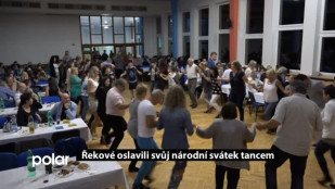 Řekové oslavili svůj národní svátek tancem-rozšířená verze