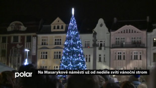Na Masarykově náměstí v Ostravě už od neděle svítí vánoční strom