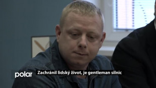 Zachránil lidský život, je gentlemanem silnice