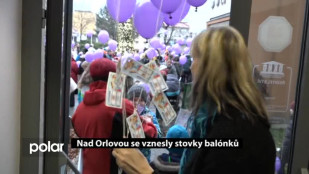 Nad Orlovou se vznesly stovky balónků