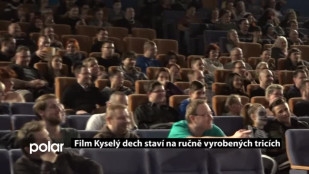 Film Kyselý dech staví na ručně vyrobených tricích