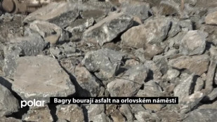 Bagry bourají asfalt na orlovském náměstí