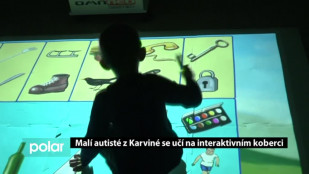 Malí autisté se v Karviné učí na interaktivním koberci