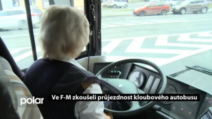 Ve F-M zkoušeli průjezdnost kloubového autobusu