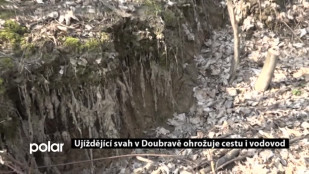 Ujíždějící svah v Doubravě ohrožuje cestu i vodovod