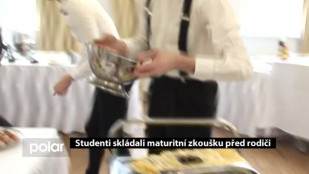 Studenti skládali maturitní zkoušku před rodiči