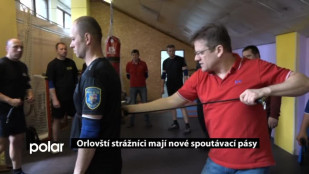 Orlovští strážníci mají nové spoutávací pásy