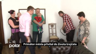 Primátor Frýdku-Místku přivítal do života trojčátka