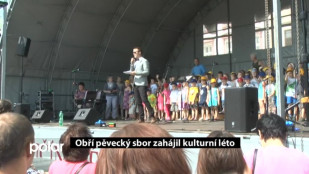 Obří pěvecký sbor zahájil kulturní léto