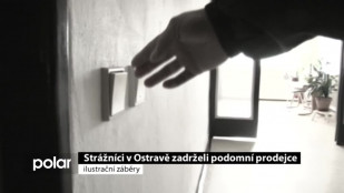 Strážníci v Ostravě zadrželi podomní prodejce