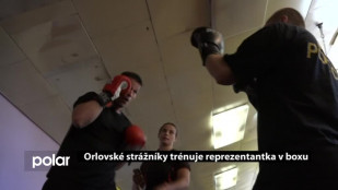 Orlovské strážníky trénuje reprezentantka v boxu