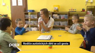 Rodiče autistů se učí s dětmi komunikovat pomocí gest