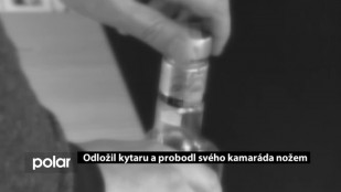 Odložil kytaru a probodl svého kamaráda nožem