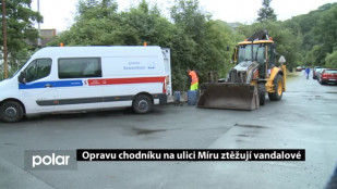 Opravu chodníku na ulici Míru ve F-M ztěžují vandalové