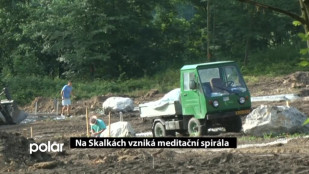 Na Skalkách vzniká meditační spirála