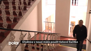 Úřednice v nouzi může použít tísňové tlačítko 