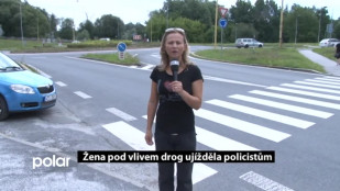 Žena pod vlivem drog ujížděla policistům