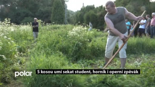 S kosou umí sekat student, horník i operní zpěvák