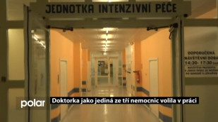 Doktorka jako jediná ze tří nemocnic volila v práci