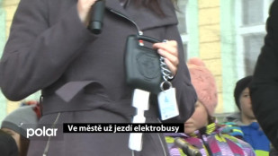 Ve městě už jezdí elektrobusy