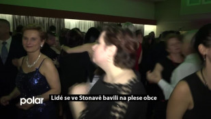 Lidé se ve Stonavě bavili na plese obce