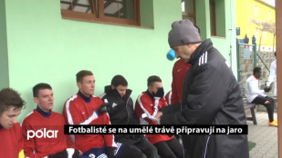 Fotbalisté se na umělé trávě připravují na jaro