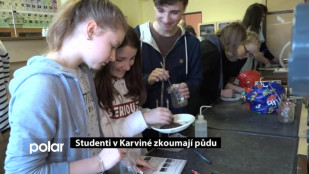 Studenti v Karviné zkoumají půdu