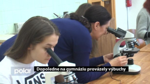 Dopoledne na gymnáziu provázely výbuchy 