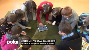 Žáci se učí programování hrou se stavebnicí