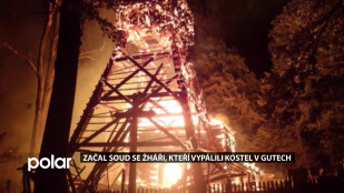 Začal soud se žháři, kteří vypálili kostel v Gutech