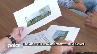 Lidé v Horních Bludovicích protestovali na radnici