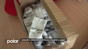 Senioři v Krnově dostávají osobní alarmy