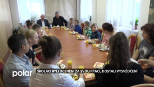 Školáci byli oceněni za svou práci, dostali vysvědčení