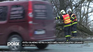 Kvůli silnému větru a dešti měli hasiči desítky zásahů