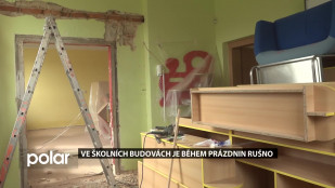 Ve školních budovách je během prázdnin rušno